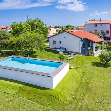 Ferienhaus House Mirna With Heated Swimming Pool And Jacuzzi *