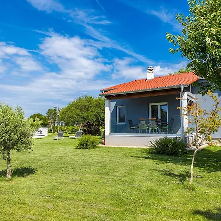 Ferienhaus House Mirna With Heated Swimming Pool And Jacuzzi