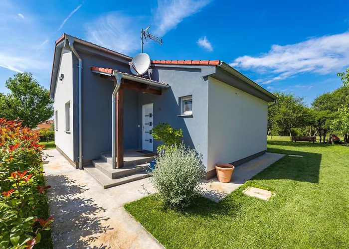 Ferienhaus House Mirna With Heated Swimming Pool And Jacuzzi Pula