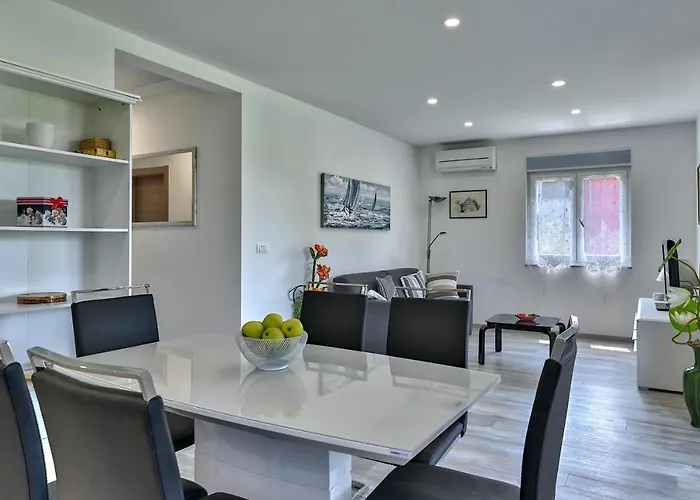 House Mirna With Heated Swimming Pool And Jacuzzi *