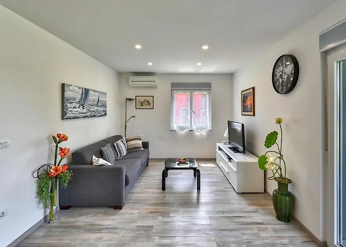 House Mirna With Heated Swimming Pool And Jacuzzi * 普拉