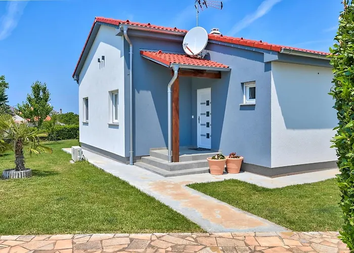 度假居 House Mirna With Heated Swimming Pool And Jacuzzi