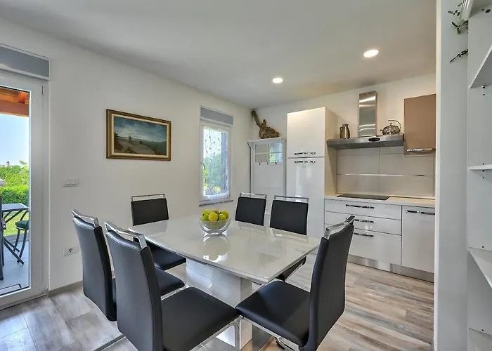 度假居 House Mirna With Heated Swimming Pool And Jacuzzi *