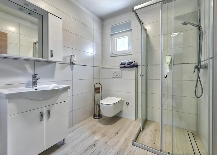 House Mirna With Heated Swimming Pool And Jacuzzi 普拉