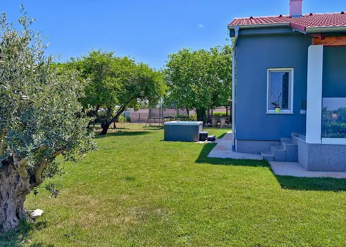 度假居 House Mirna With Heated Swimming Pool And Jacuzzi