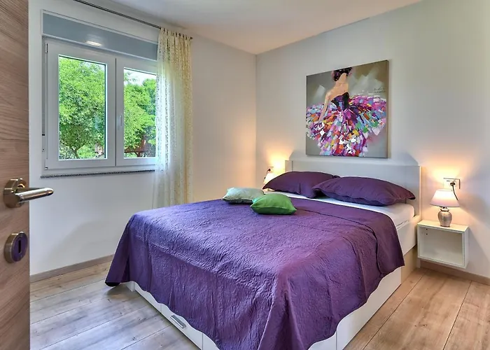 度假居 House Mirna With Heated Swimming Pool And Jacuzzi *