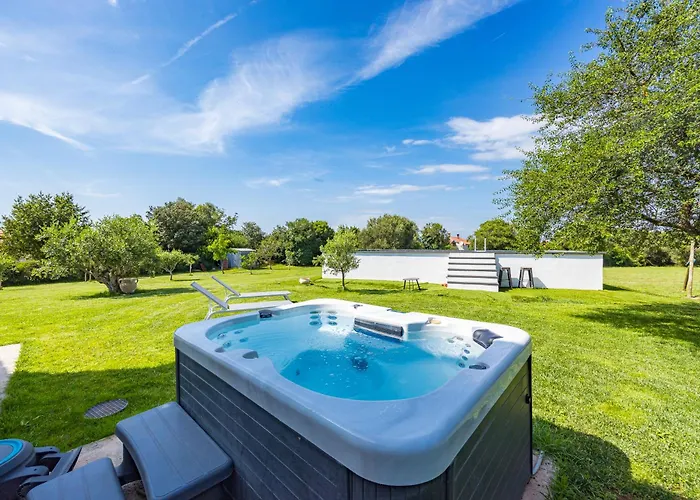 度假居 House Mirna With Heated Swimming Pool And Jacuzzi