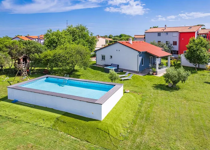 度假居 House Mirna With Heated Swimming Pool And Jacuzzi *