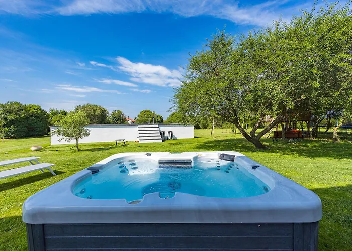 House Mirna With Heated Swimming Pool And Jacuzzi