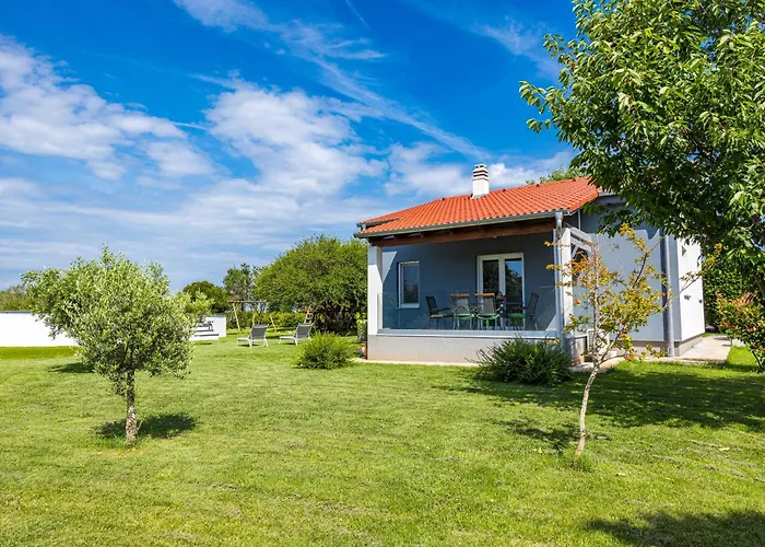 度假居 House Mirna With Heated Swimming Pool And Jacuzzi