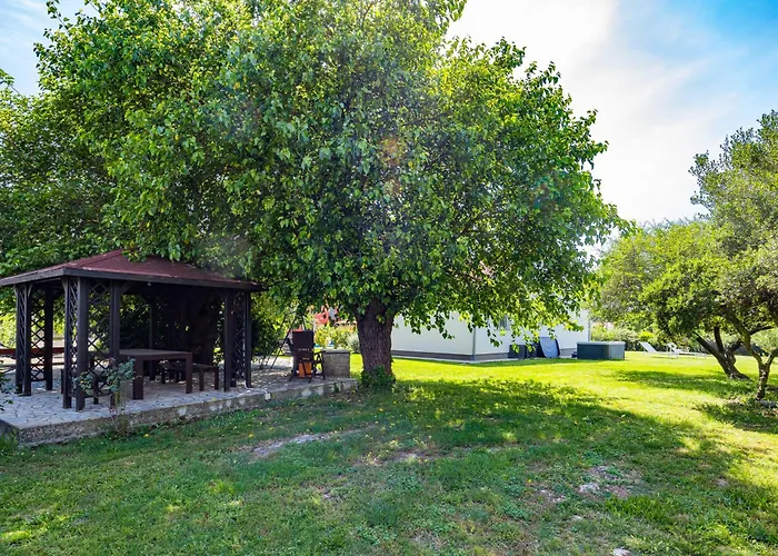 度假居 House Mirna With Heated Swimming Pool And Jacuzzi 普拉