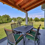 House Mirna With Heated Swimming Pool And Jacuzzi בית נופש *